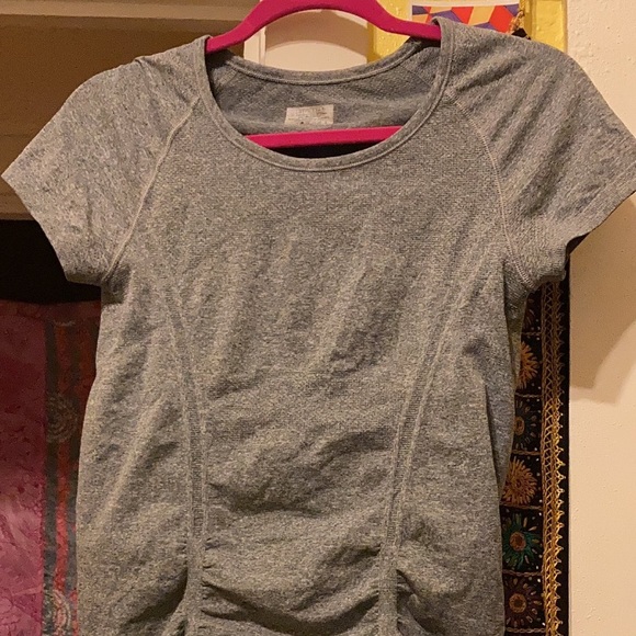athleta fastest track t grey t shirt workout - Picture 2 of 4